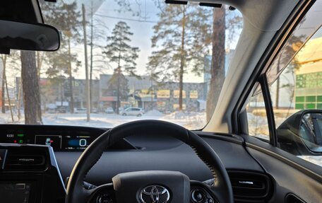 Toyota Prius IV XW50, 2019 год, 1 900 000 рублей, 11 фотография