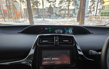 Toyota Prius IV XW50, 2019 год, 1 900 000 рублей, 17 фотография