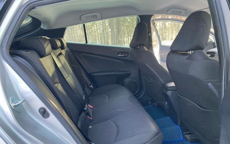 Toyota Prius IV XW50, 2019 год, 1 900 000 рублей, 13 фотография