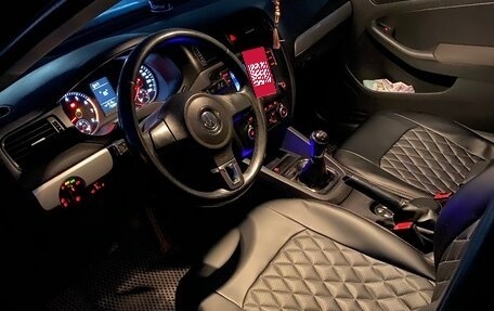 Volkswagen Jetta VI, 2012 год, 899 000 рублей, 8 фотография