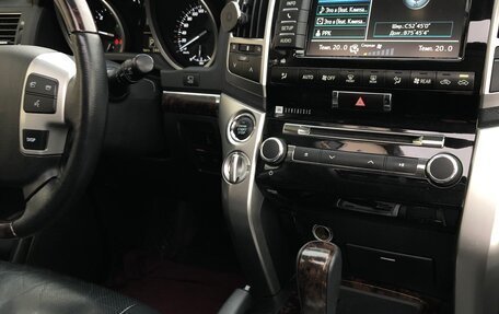 Toyota Land Cruiser 200, 2014 год, 4 450 000 рублей, 28 фотография