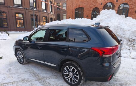 Mitsubishi Outlander III рестайлинг 3, 2018 год, 1 730 000 рублей, 5 фотография