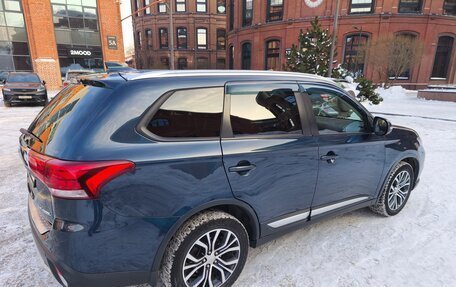 Mitsubishi Outlander III рестайлинг 3, 2018 год, 1 730 000 рублей, 4 фотография