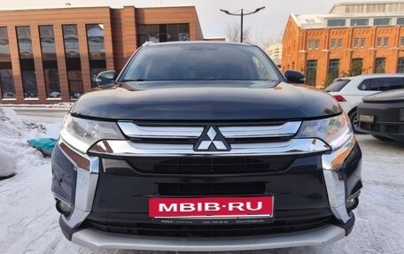 Mitsubishi Outlander III рестайлинг 3, 2018 год, 1 730 000 рублей, 2 фотография