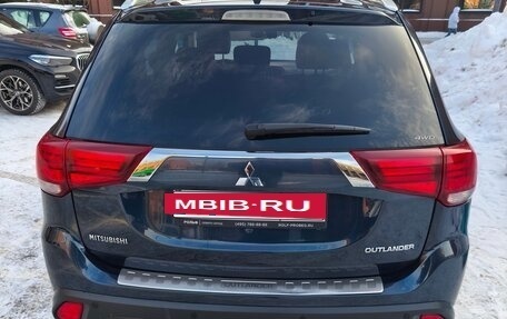 Mitsubishi Outlander III рестайлинг 3, 2018 год, 1 730 000 рублей, 3 фотография