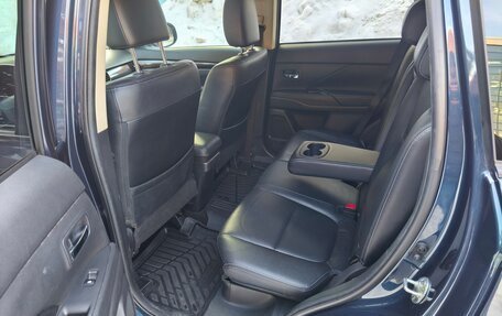 Mitsubishi Outlander III рестайлинг 3, 2018 год, 1 730 000 рублей, 11 фотография