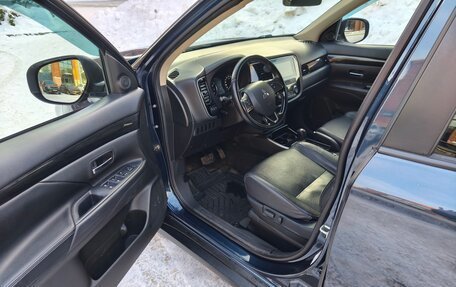 Mitsubishi Outlander III рестайлинг 3, 2018 год, 1 730 000 рублей, 9 фотография