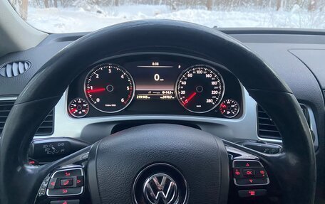 Volkswagen Touareg III, 2011 год, 1 680 000 рублей, 26 фотография