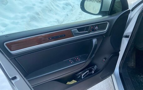 Volkswagen Touareg III, 2011 год, 1 680 000 рублей, 34 фотография