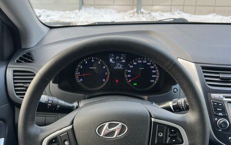 Hyundai Solaris II рестайлинг, 2016 год, 985 000 рублей, 18 фотография