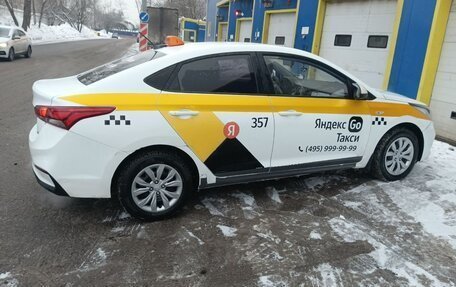 Hyundai Solaris II рестайлинг, 2019 год, 690 000 рублей, 2 фотография