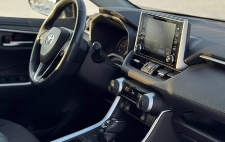 Toyota RAV4, 2020 год, 3 250 000 рублей, 5 фотография