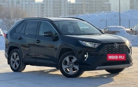 Toyota RAV4, 2020 год, 3 250 000 рублей, 2 фотография