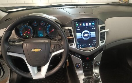 Chevrolet Cruze II, 2011 год, 930 000 рублей, 17 фотография