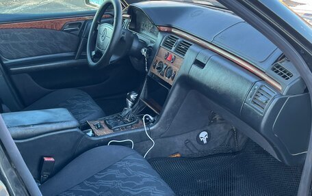 Mercedes-Benz E-Класс, 1998 год, 400 000 рублей, 9 фотография