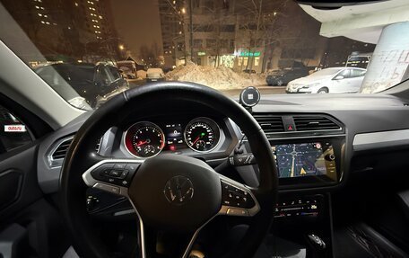 Volkswagen Tiguan II, 2021 год, 3 200 000 рублей, 2 фотография