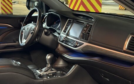 Toyota Highlander III, 2017 год, 3 100 000 рублей, 2 фотография