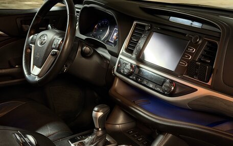 Toyota Highlander III, 2017 год, 3 100 000 рублей, 7 фотография