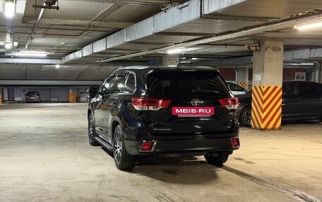 Toyota Highlander III, 2017 год, 3 100 000 рублей, 11 фотография