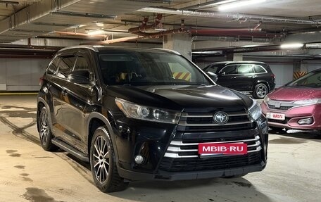 Toyota Highlander III, 2017 год, 3 100 000 рублей, 10 фотография