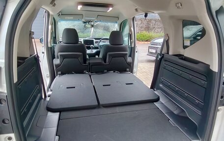 Honda Freed II, 2022 год, 1 895 000 рублей, 9 фотография