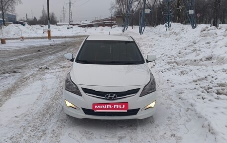 Hyundai Solaris II рестайлинг, 2015 год, 780 000 рублей, 2 фотография