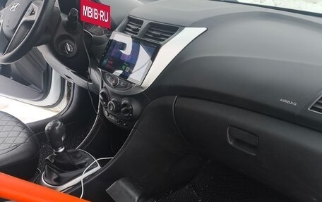 Hyundai Solaris II рестайлинг, 2015 год, 780 000 рублей, 13 фотография