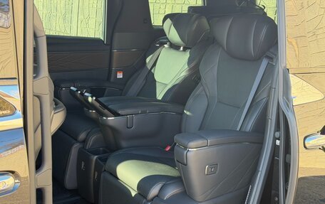 Toyota Alphard, 2025 год, 14 980 000 рублей, 14 фотография