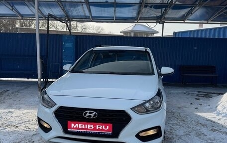 Hyundai Solaris II рестайлинг, 2018 год, 1 370 000 рублей, 1 фотография
