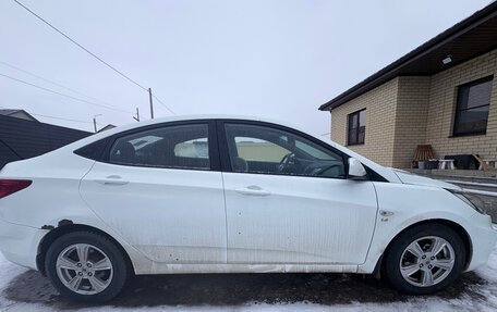 Hyundai Solaris II рестайлинг, 2011 год, 650 000 рублей, 3 фотография