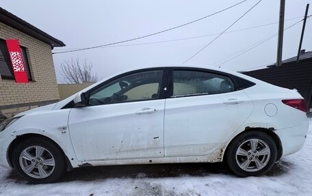 Hyundai Solaris II рестайлинг, 2011 год, 650 000 рублей, 5 фотография