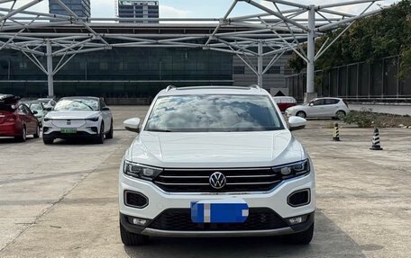 Volkswagen T-Roc I, 2022 год, 1 500 000 рублей, 2 фотография