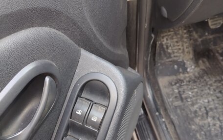 Renault Duster I рестайлинг, 2013 год, 1 000 000 рублей, 4 фотография