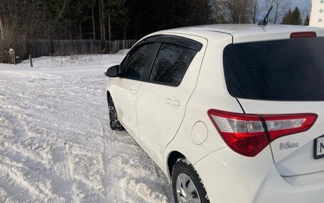 Toyota Vitz, 2017 год, 950 000 рублей, 4 фотография