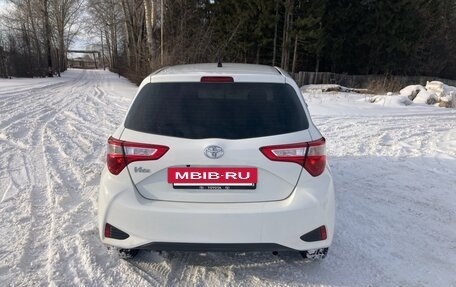 Toyota Vitz, 2017 год, 950 000 рублей, 2 фотография