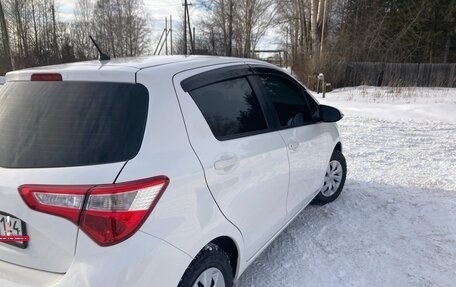 Toyota Vitz, 2017 год, 950 000 рублей, 3 фотография