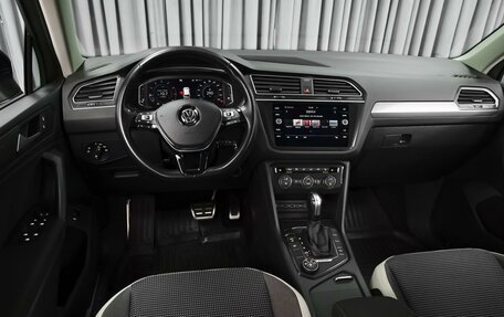 Volkswagen Tiguan II, 2019 год, 2 599 000 рублей, 6 фотография