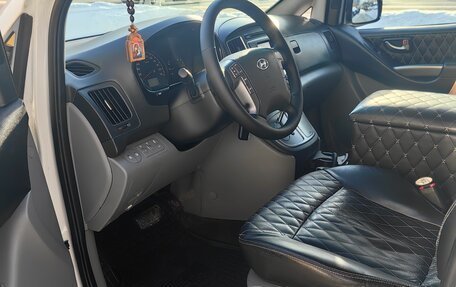 Hyundai H-1 II рестайлинг, 2015 год, 2 100 000 рублей, 11 фотография