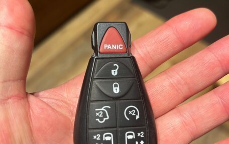 Chrysler Voyager IV, 2008 год, 1 100 000 рублей, 13 фотография