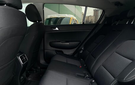 KIA Sportage IV рестайлинг, 2021 год, 2 378 600 рублей, 10 фотография