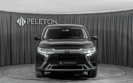 Mitsubishi Outlander III рестайлинг 3, 2019 год, 2 420 000 рублей, 3 фотография