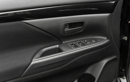 Mitsubishi Outlander III рестайлинг 3, 2019 год, 2 420 000 рублей, 16 фотография