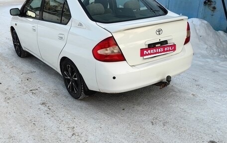 Toyota Prius IV XW50, 2002 год, 410 000 рублей, 3 фотография