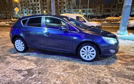 Opel Astra J, 2011 год, 720 000 рублей, 1 фотография
