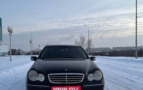 Mercedes-Benz C-Класс, 2005 год, 550 000 рублей, 3 фотография