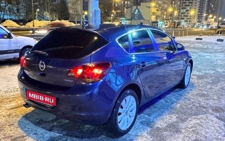 Opel Astra J, 2011 год, 720 000 рублей, 2 фотография