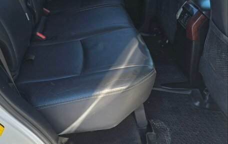 Toyota Land Cruiser Prado 150 рестайлинг 2, 2017 год, 4 100 000 рублей, 17 фотография