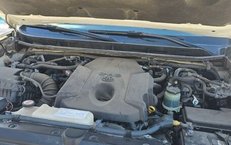 Toyota Land Cruiser Prado 150 рестайлинг 2, 2017 год, 4 100 000 рублей, 16 фотография