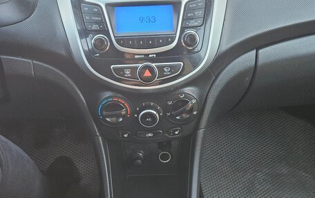 Hyundai Solaris II рестайлинг, 2011 год, 530 000 рублей, 16 фотография