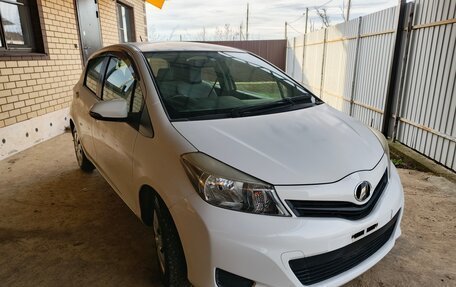 Toyota Vitz, 2013 год, 760 000 рублей, 2 фотография